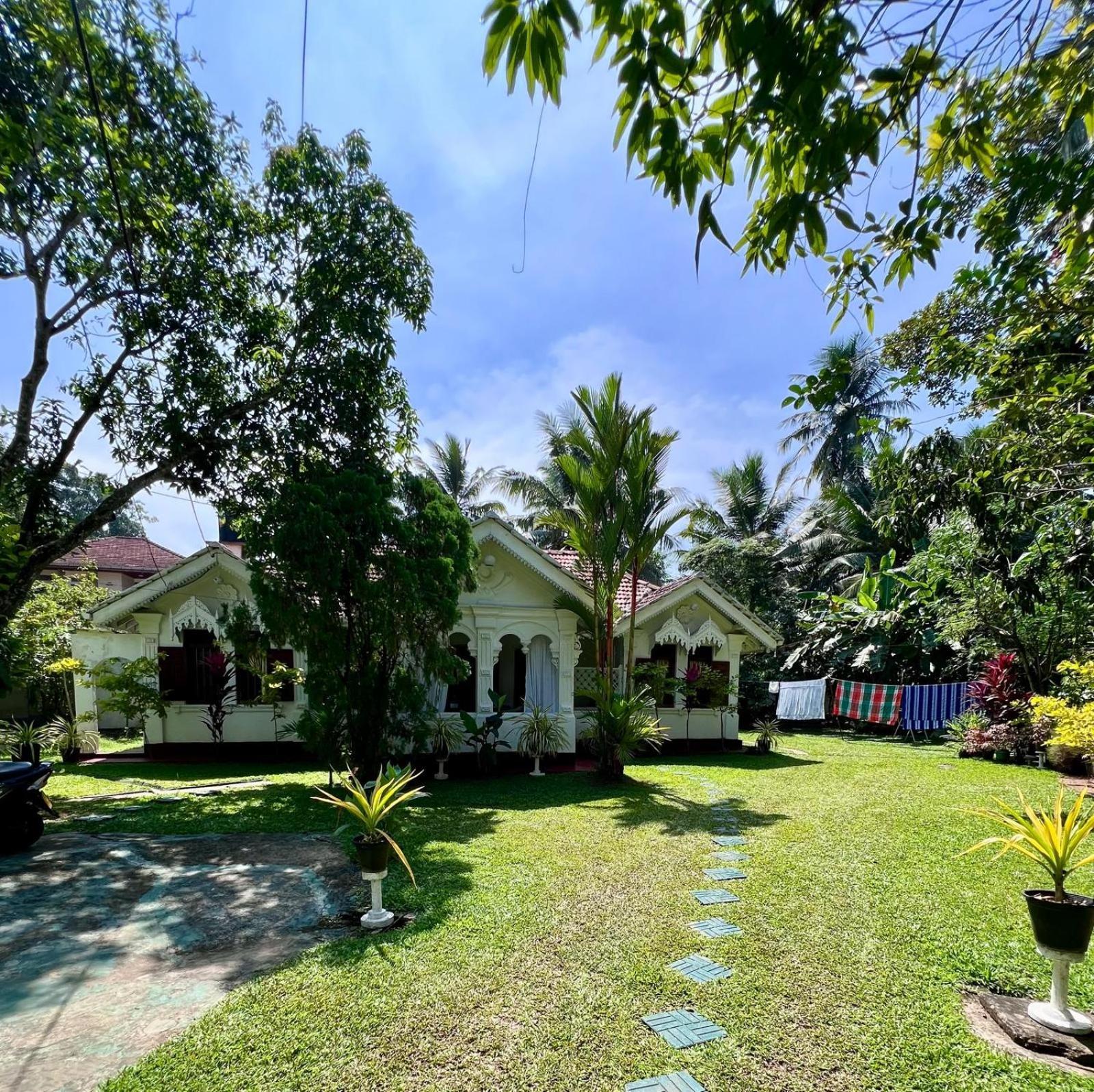 Grand Villa Hikkaduwa Buitenkant foto