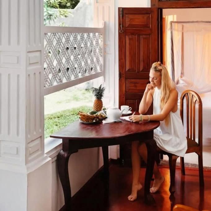 Grand Villa Hikkaduwa Buitenkant foto
