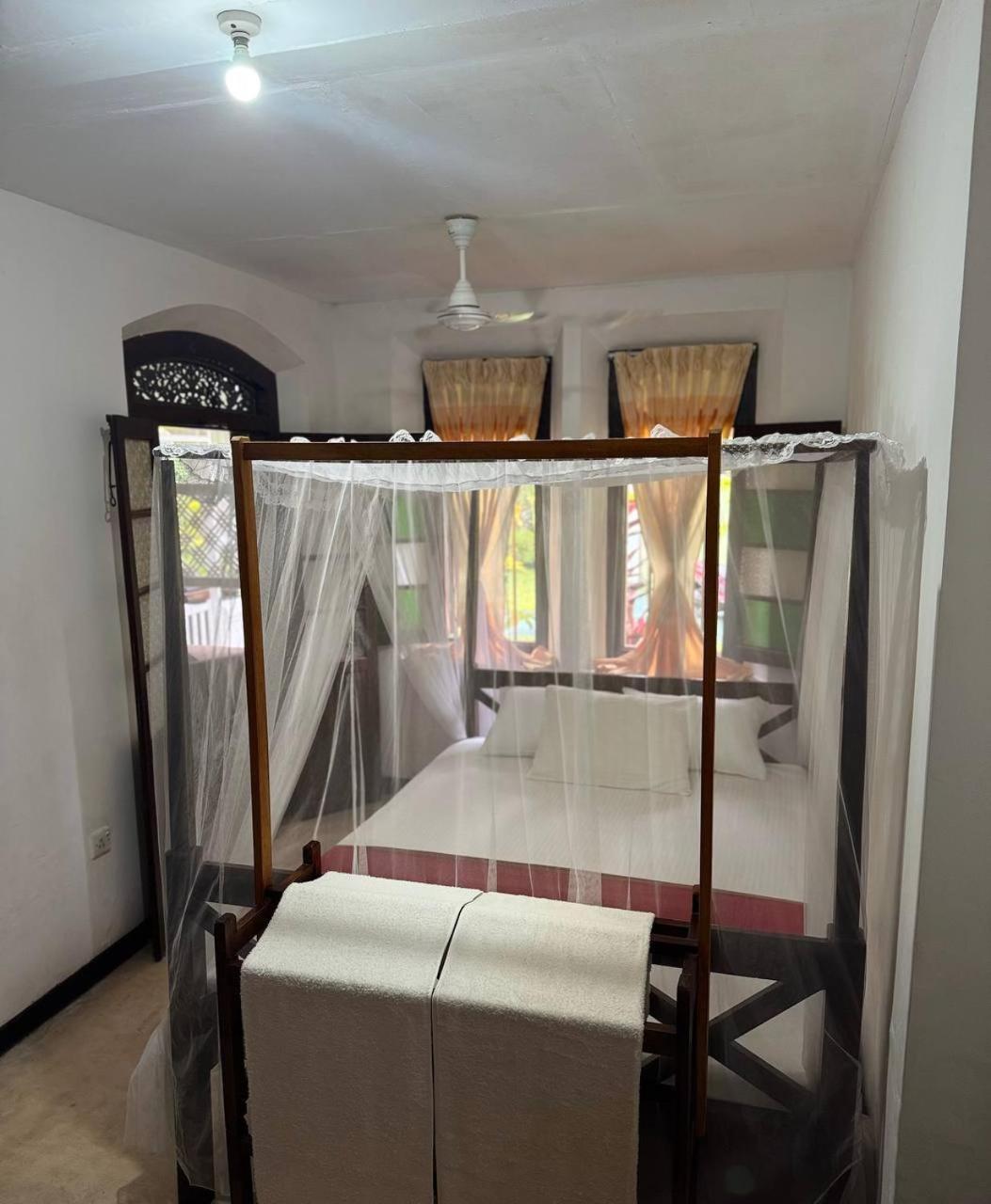 Grand Villa Hikkaduwa Buitenkant foto