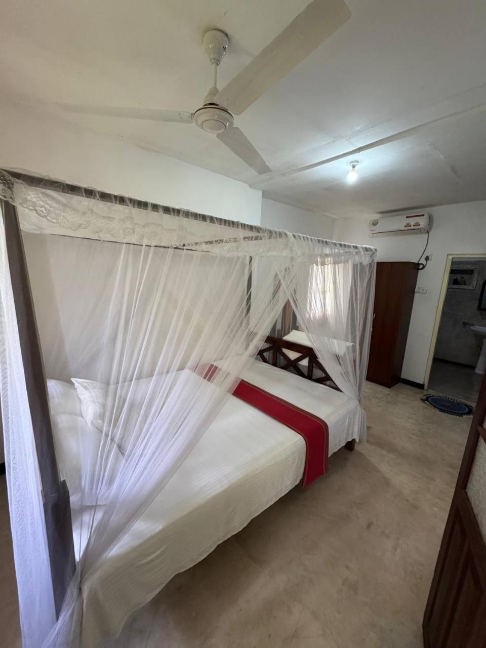Grand Villa Hikkaduwa Buitenkant foto