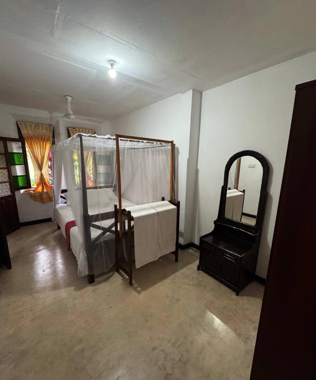 Grand Villa Hikkaduwa Buitenkant foto