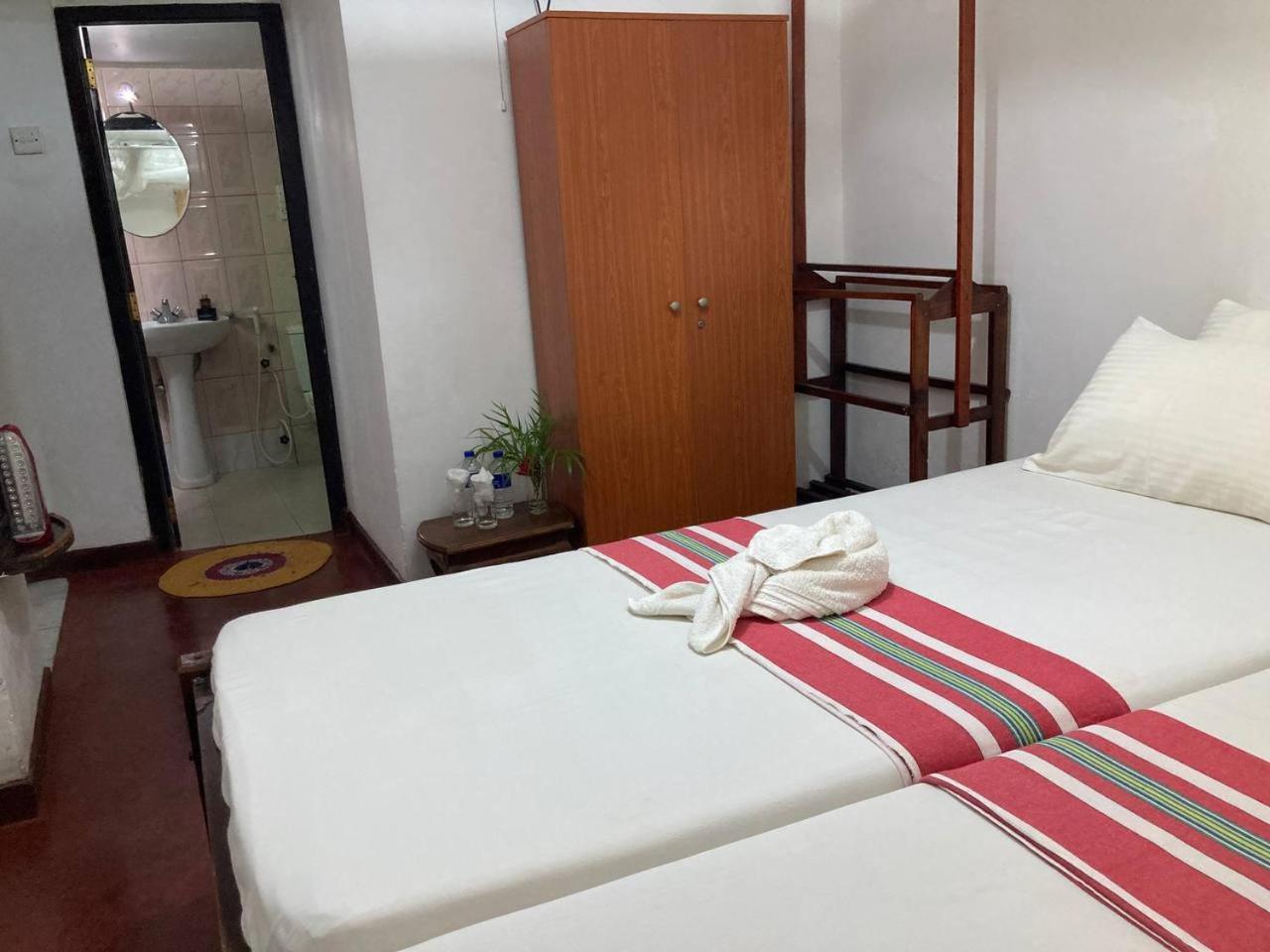 Grand Villa Hikkaduwa Buitenkant foto