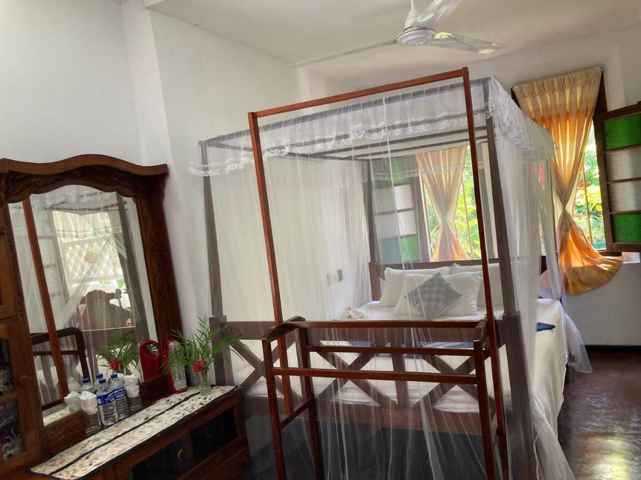 Grand Villa Hikkaduwa Buitenkant foto