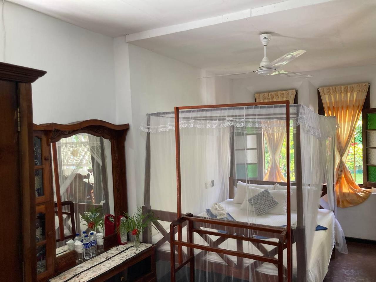 Grand Villa Hikkaduwa Buitenkant foto