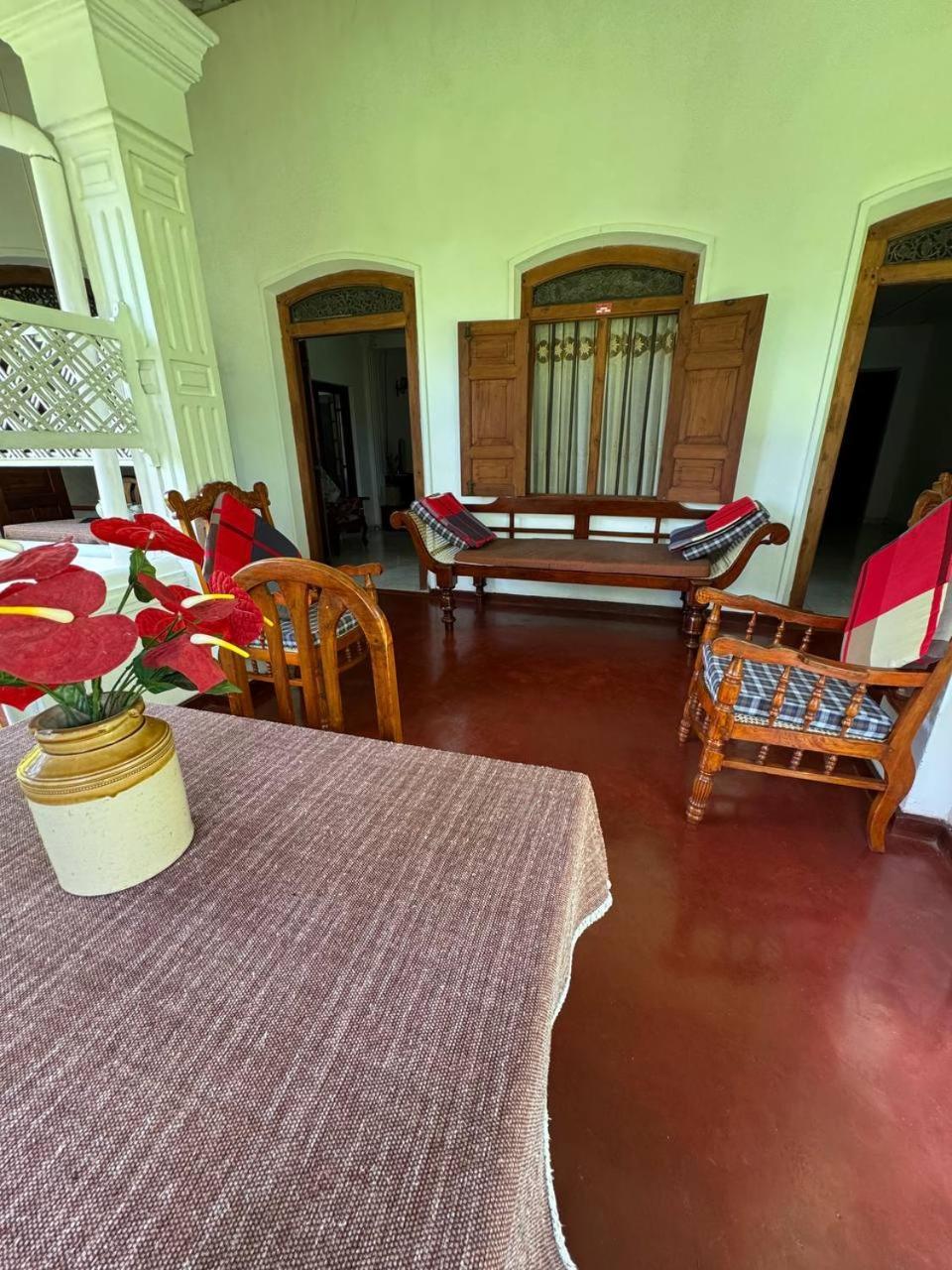 Grand Villa Hikkaduwa Buitenkant foto