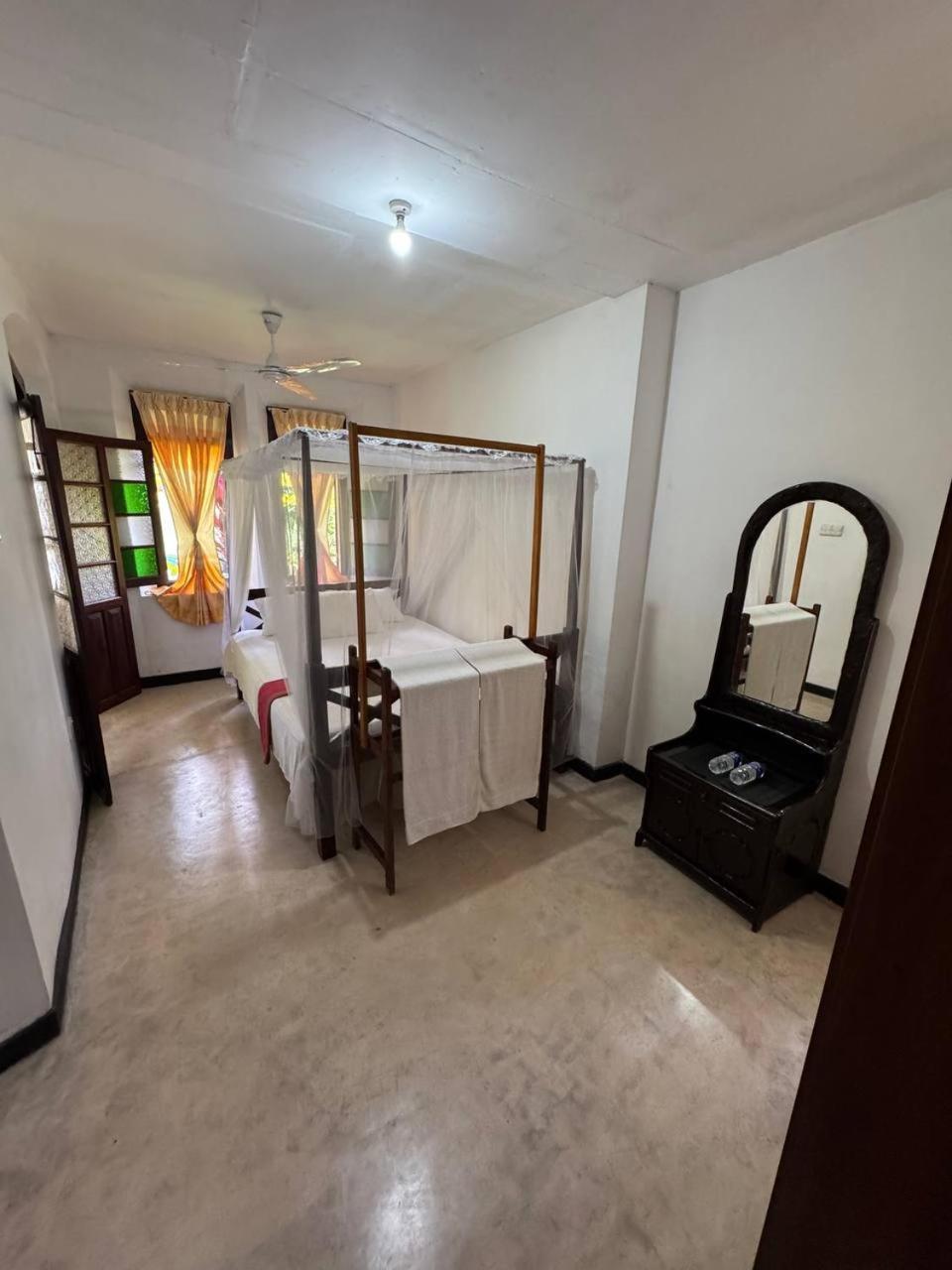 Grand Villa Hikkaduwa Buitenkant foto