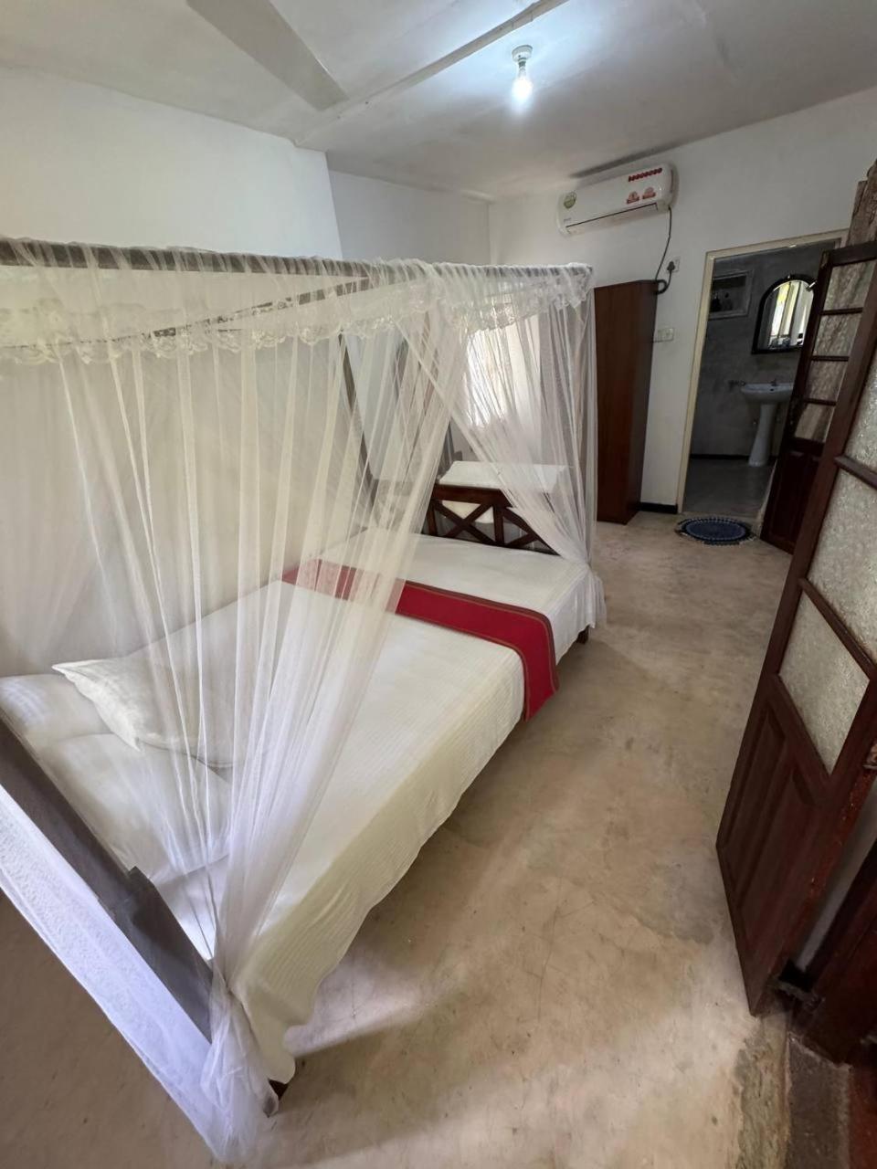 Grand Villa Hikkaduwa Buitenkant foto