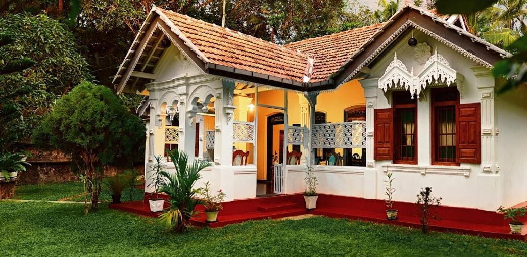 Grand Villa Hikkaduwa Buitenkant foto